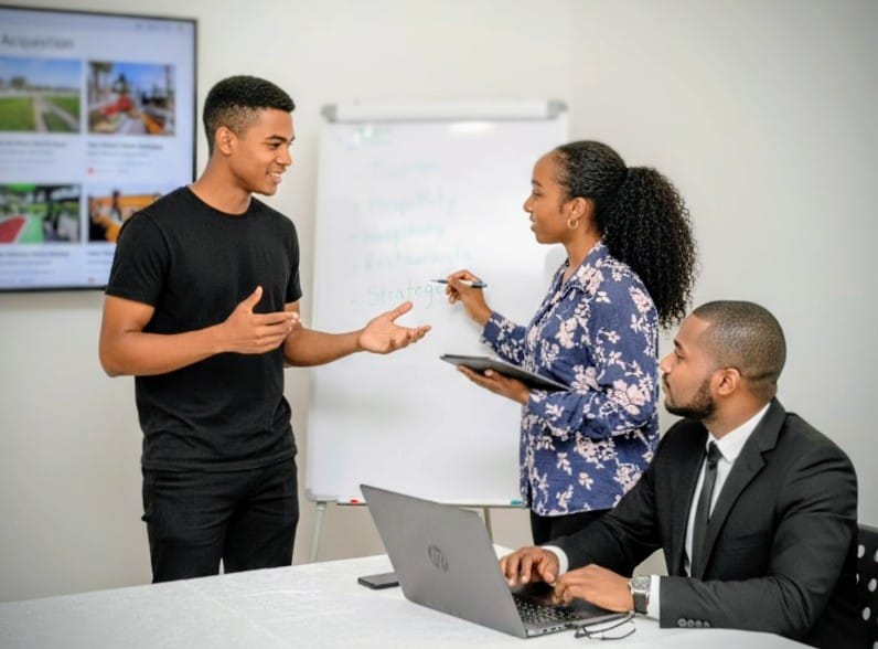 Équipe de TEAM Acquisition en réunion